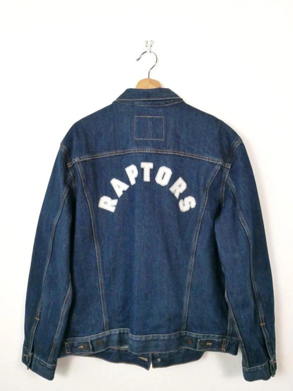 Levi's x NBA Toronto Raptors Denim Trucker Jacket SZ XL